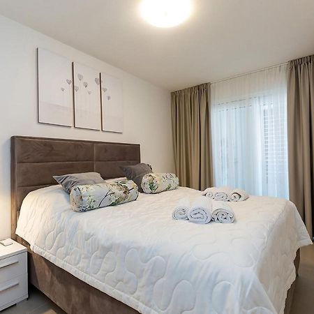 Residence Nar โปเรช ภายนอก รูปภาพ