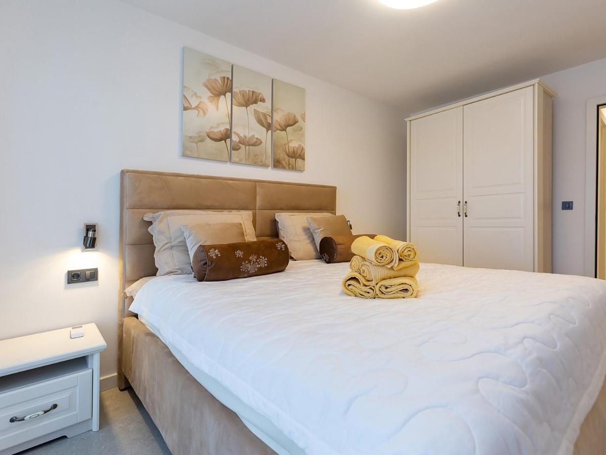 Residence Nar โปเรช ภายนอก รูปภาพ