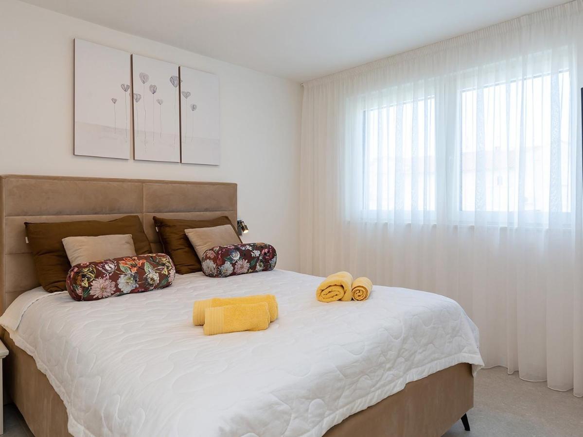 Residence Nar โปเรช ภายนอก รูปภาพ