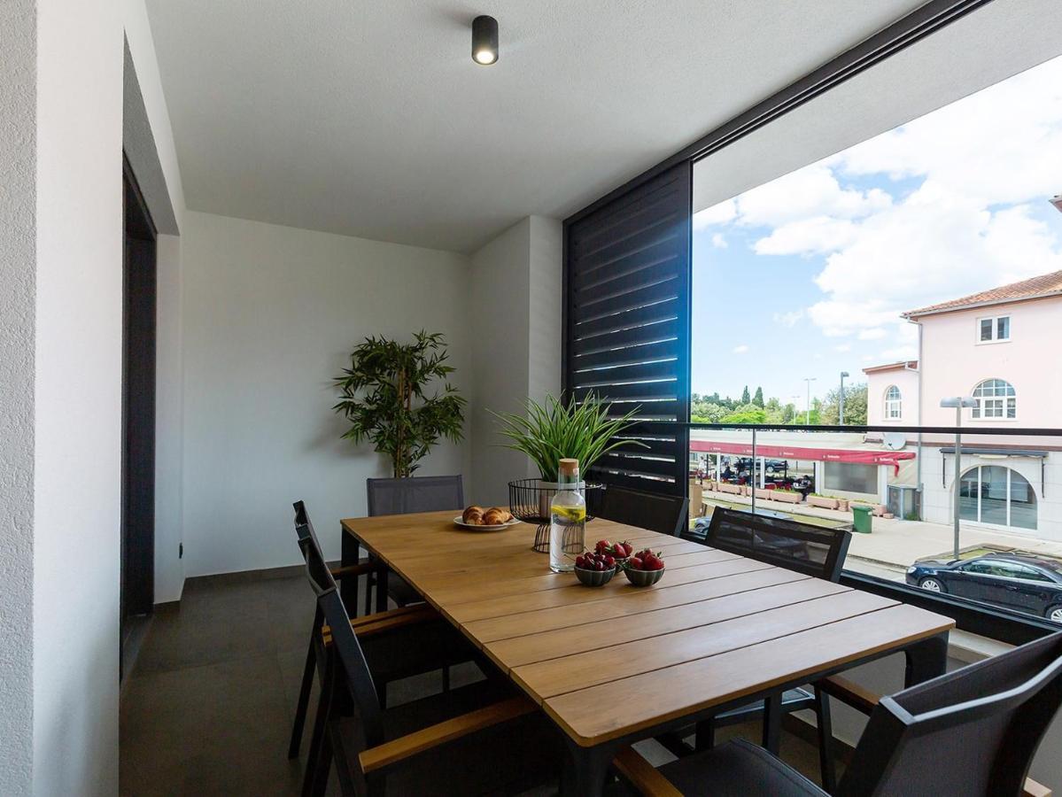 Residence Nar โปเรช ภายนอก รูปภาพ
